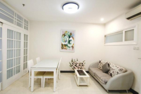 Queen Central Apartment Hotel